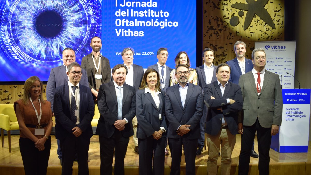 Foto de familia de la I Jornada del Instituto Oftalmológico Vithas.