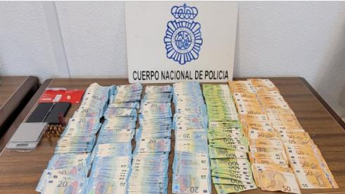 Dinero en efectivo incautado.