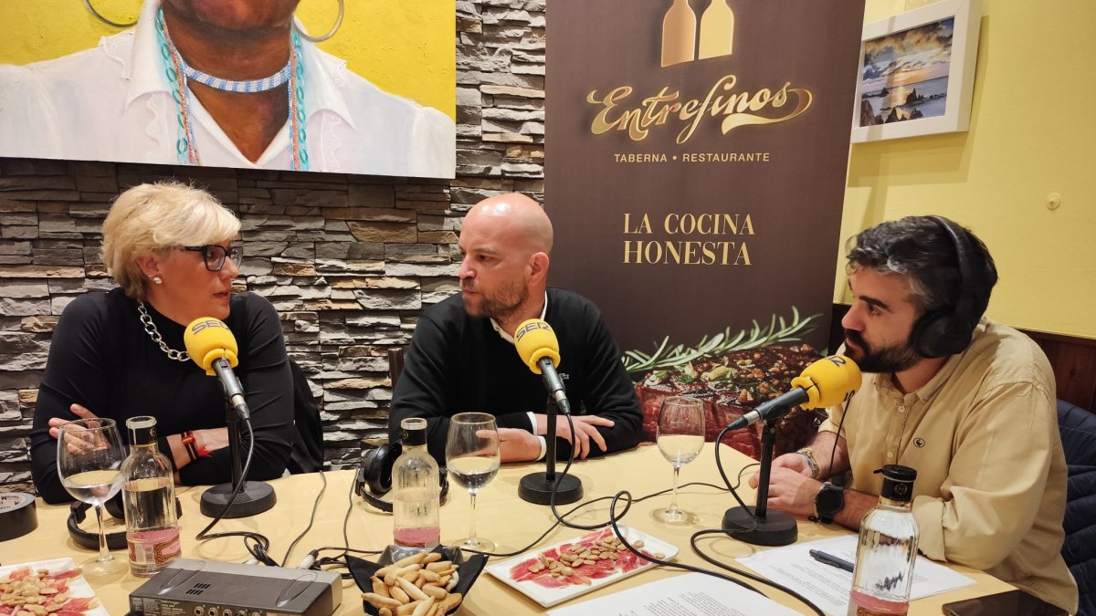 Un momento de La Tertulia del Bar, un podcast de LA VOZ y SER Almería.