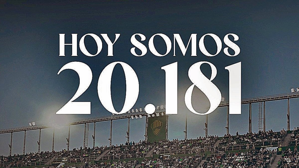 Más de 20.000 aficionados en el Elche-Racing de Ferrol el pasado lunes.