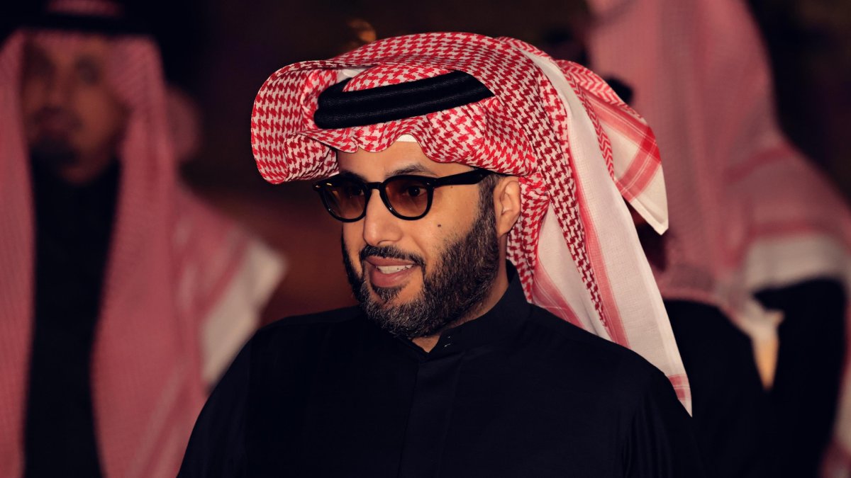 Turki Al-Sheikh sigue con su agenda en Arabia Saudí y deja todo en manos de Mohamed El Assy en el Mediterráneo.