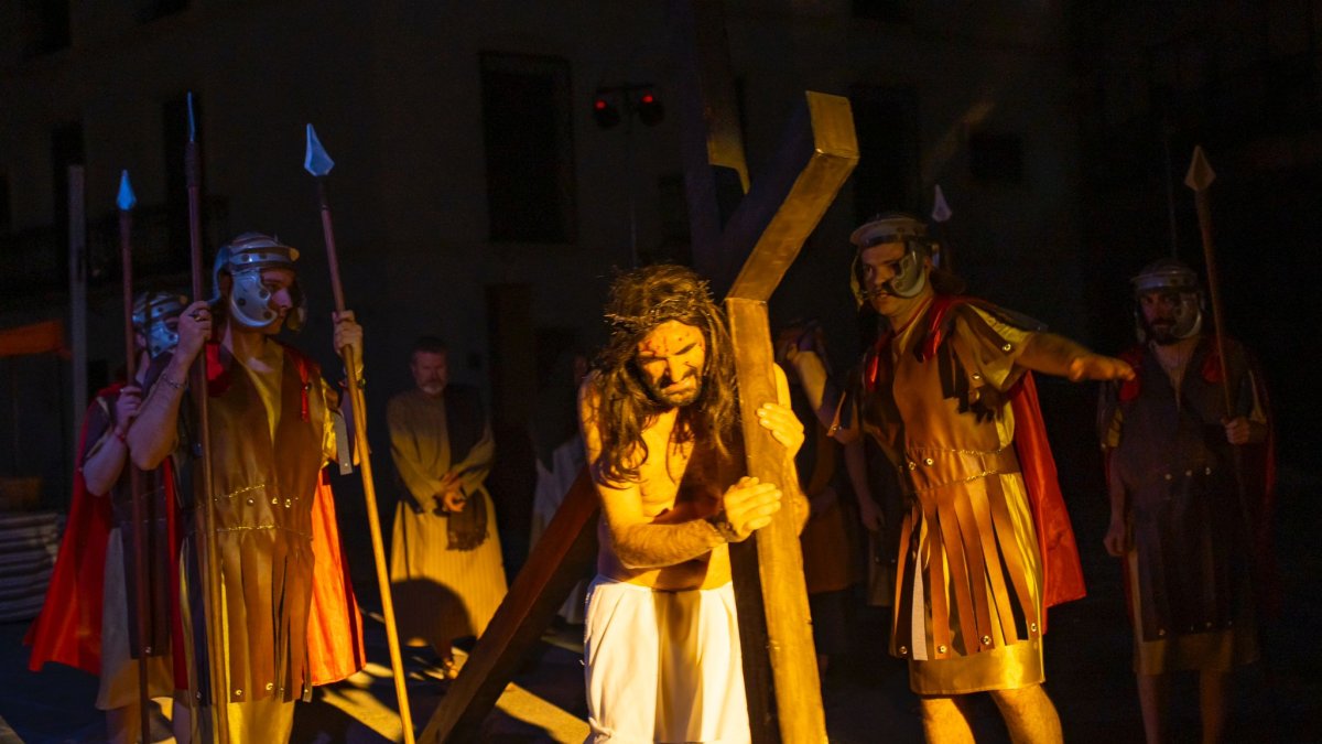La tradicional representación de 'La Pasión' de Adra.