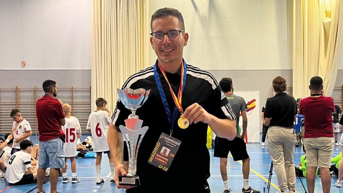 Rubén es muy feliz en El Ejido y con su método se ha ido ganando el cariño de futbolistas, directivos y aficionados.