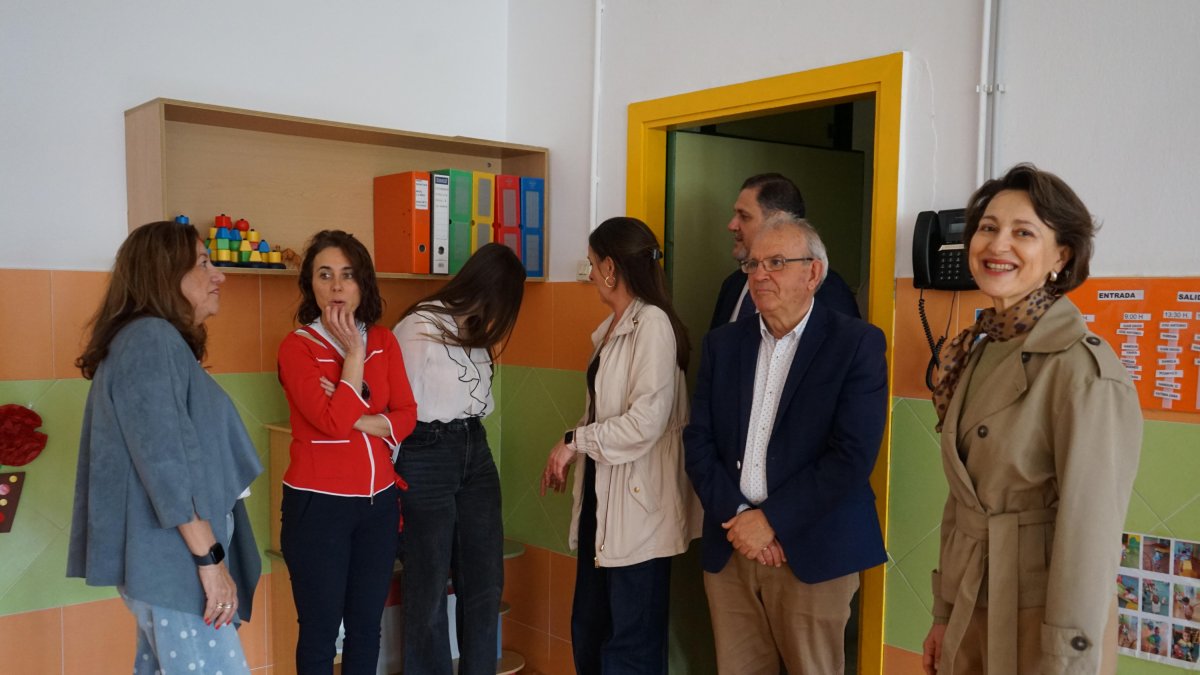 Las autoridades visitan la Escuela Infantil Los Jazmines en Vícar.