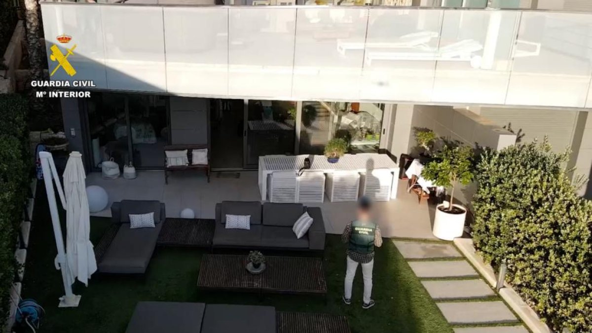 Han sido detenidas cinco personas en Alicante, Madrid y Almería