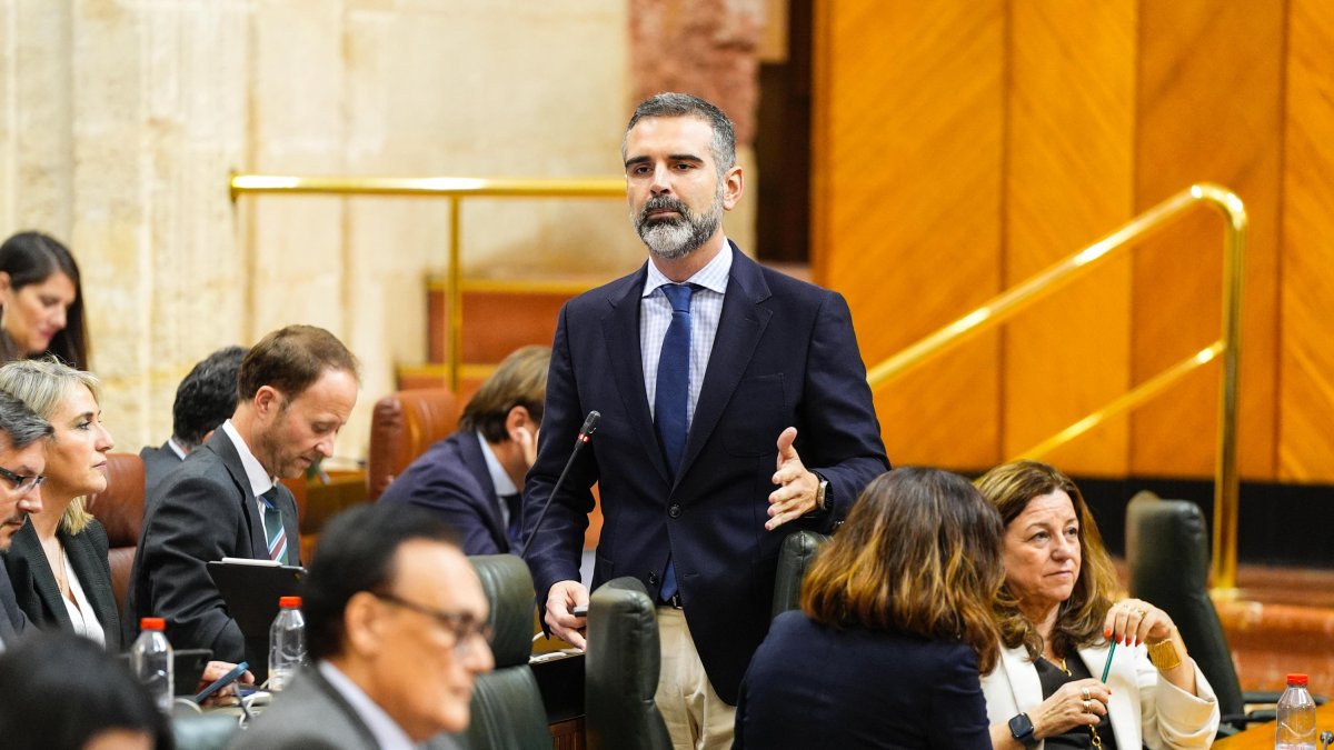 El consejero de Agricultura en pleno.