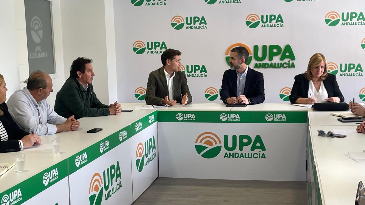 Fernández-Pacheco se reúne con UPA Andalucía.