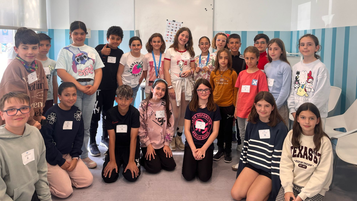 AP8: Ganadores Ángela Porcel, Daniela Alfonso y Beatriz Ortiz, y finalistas.