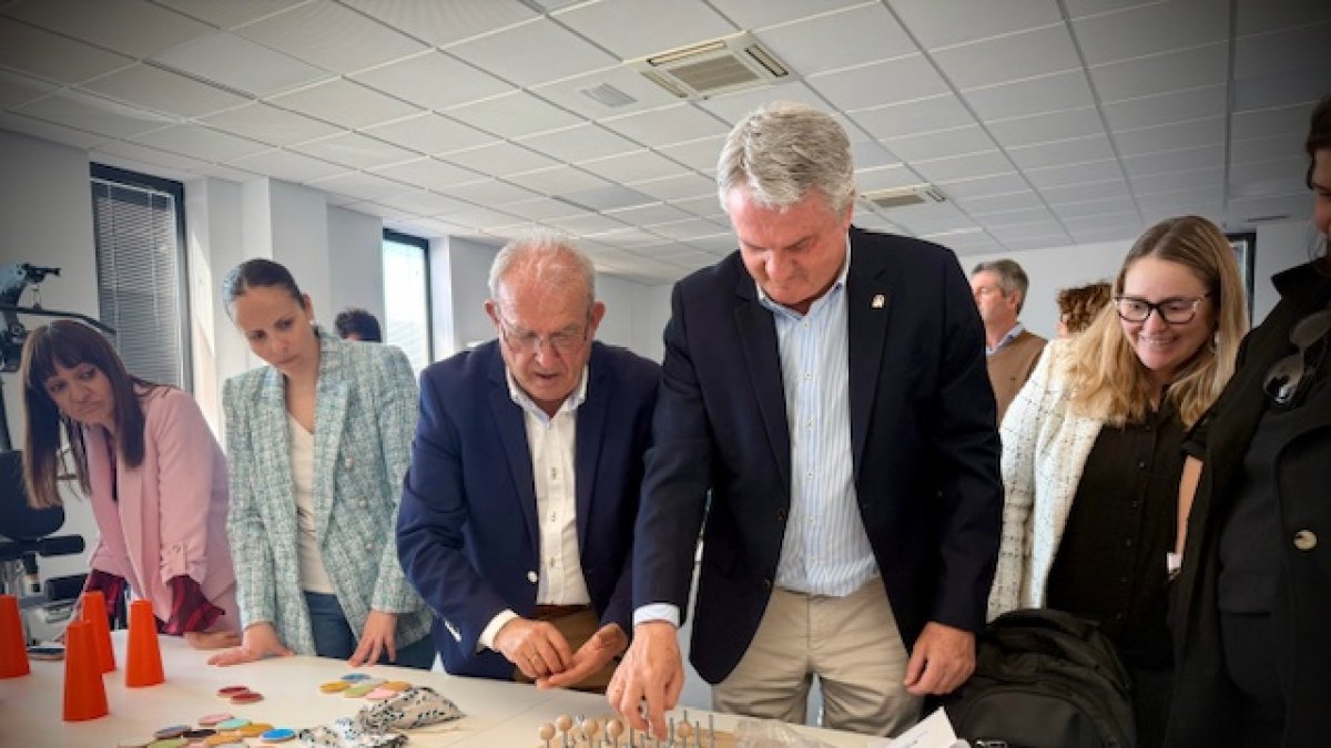 Juan de la Cruz Belmonte, delegado de Salud visita el centro.