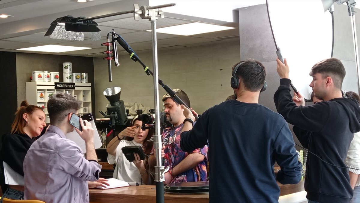 Alumnos de la escuela Lumen en un rodaje.