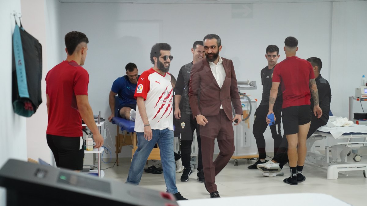 La última visita de Turki Al-Sheikh al vestuario del Almería.