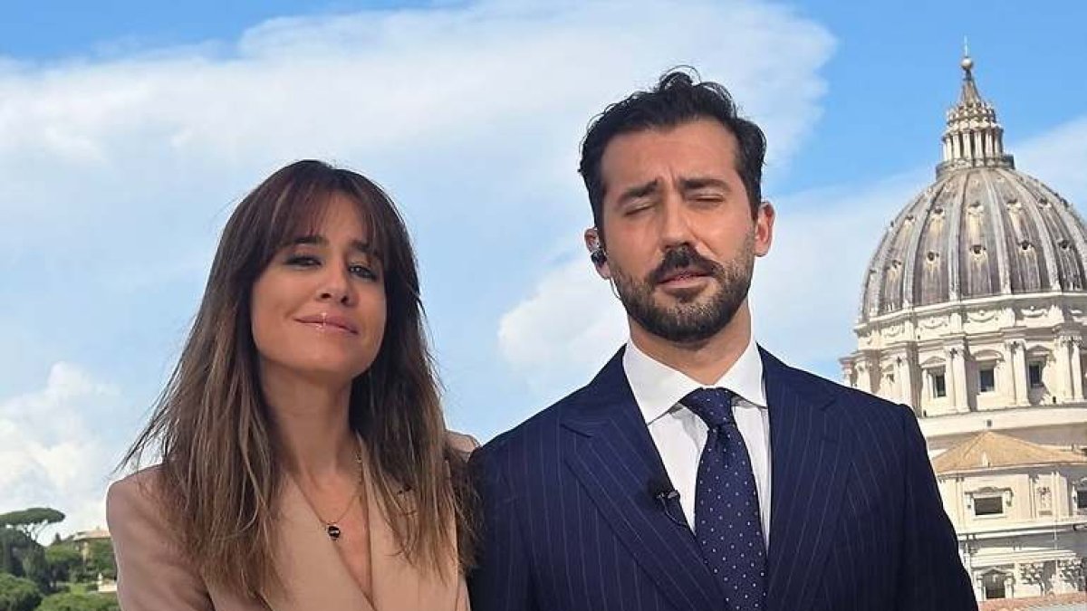 Isabel Jiménez junto a Álvaro Berro, el hijo de David Cantero en Roma.