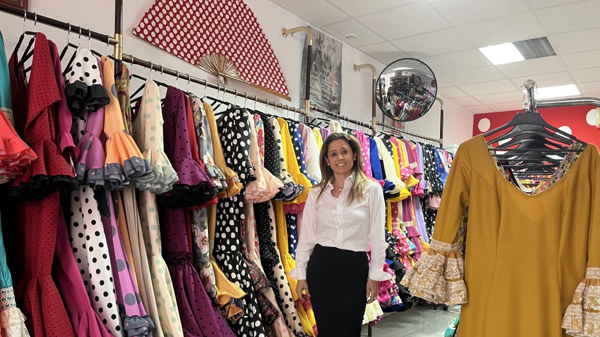 'Meme' en su tienda El Rocio en la Avenida de la Estación.