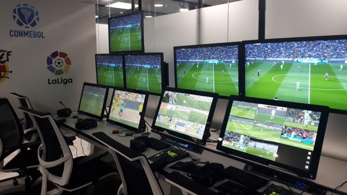 Aquí se elabora el fútbol del mañana con las líneas y el NO GOAL.