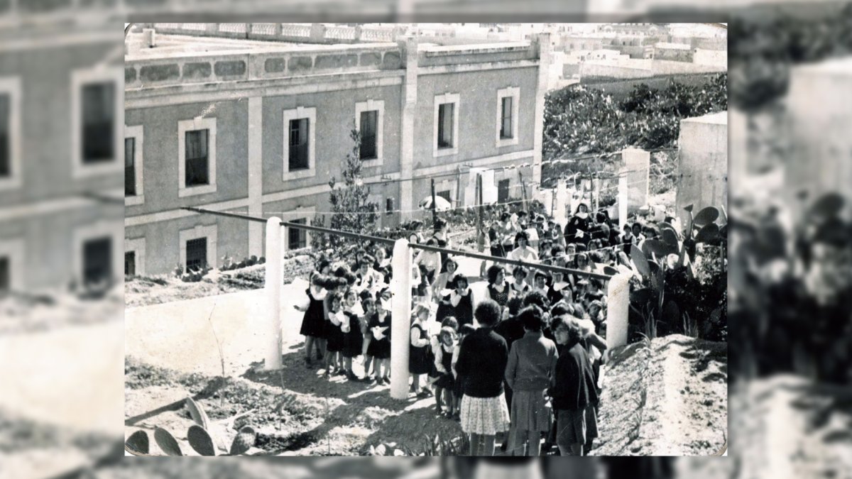 Fachada trasera del convento de las Adoratrices en la ladera del Barranco de las Bolas, junto al Quemadero.