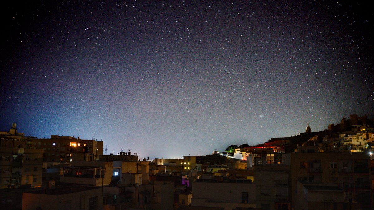 Imagen del lunes por la noche en Almería.
