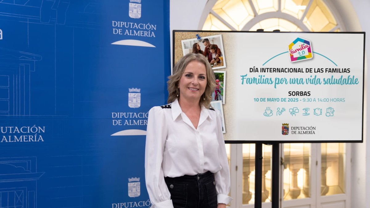 La diputada de Igualdad y Familia, María Luisa Cruz, durante la presentación del ‘Dia de las familias’.