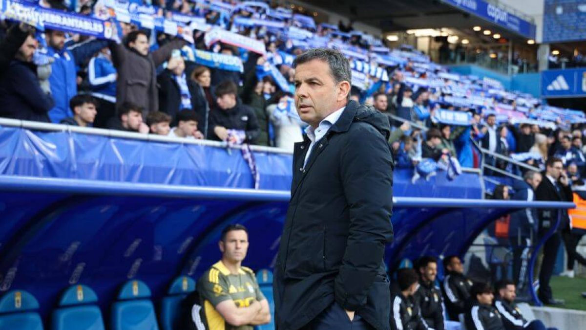 Javi Calleja sigue ligado por contrato al Real Oviedo hasta finiquitar.