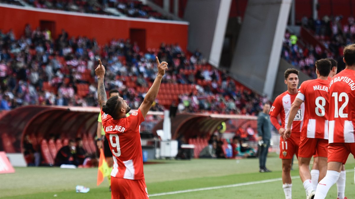 Disfruten todo lo que puedan de él porque tiene los días contados de rojblanco en el Almería del ministro saudí.