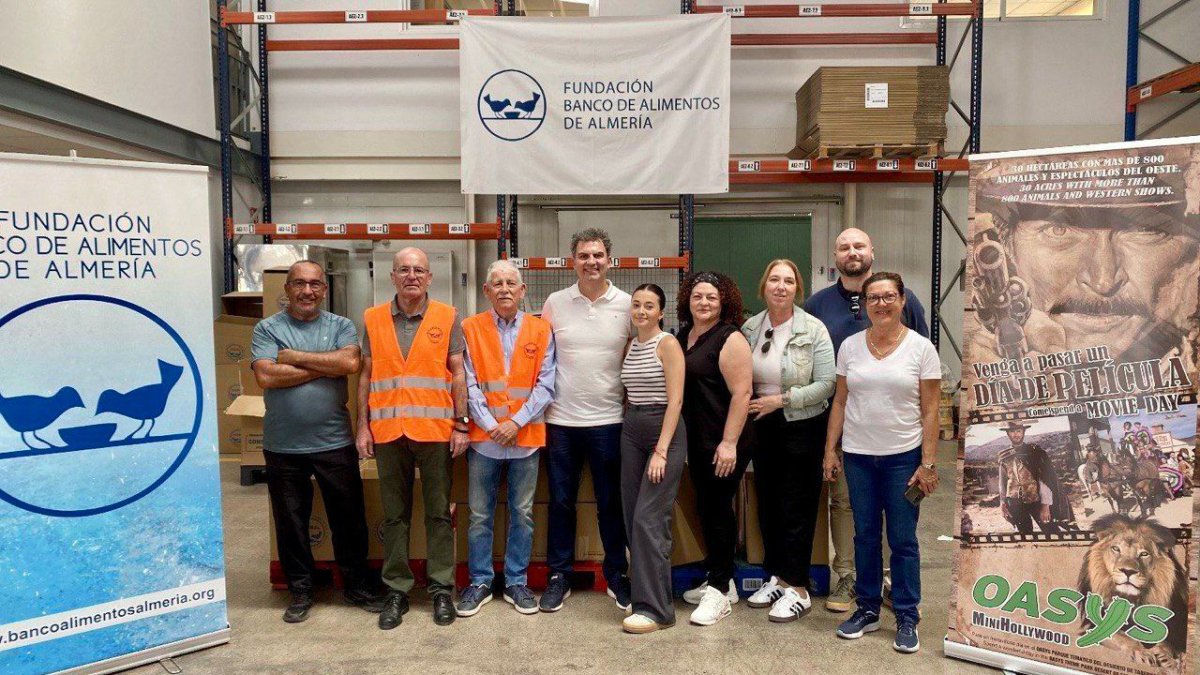 Los organizadores del evento el día de la recogida.