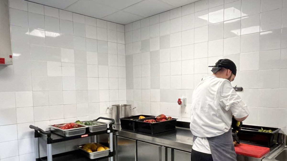 Cocina del restaurante-cafetería de Torrecárdenas.