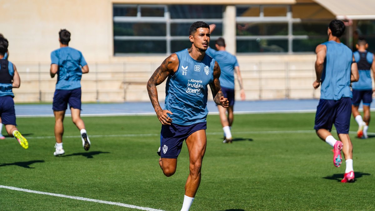 Chumi, la gran novedad en la lista del Almería para Cádiz.