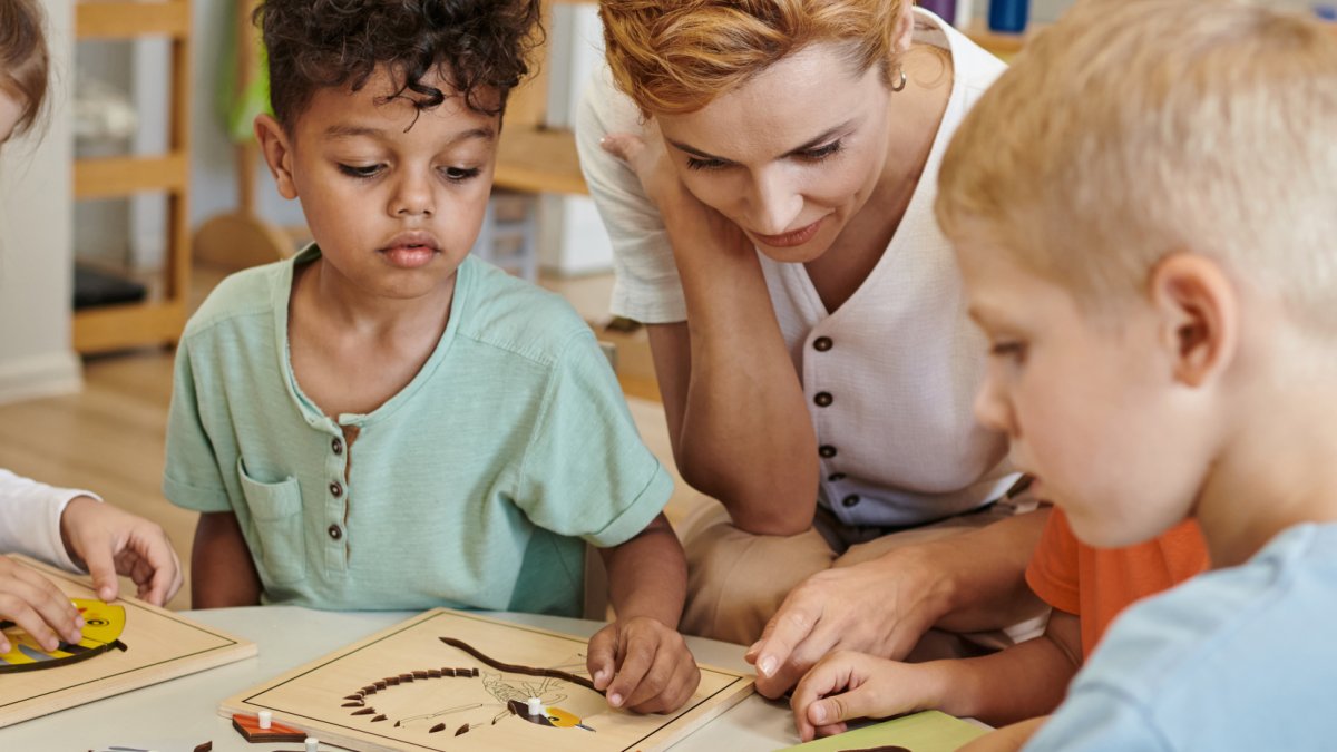 Archivo de niños realizando actividades en una escuela infantil.