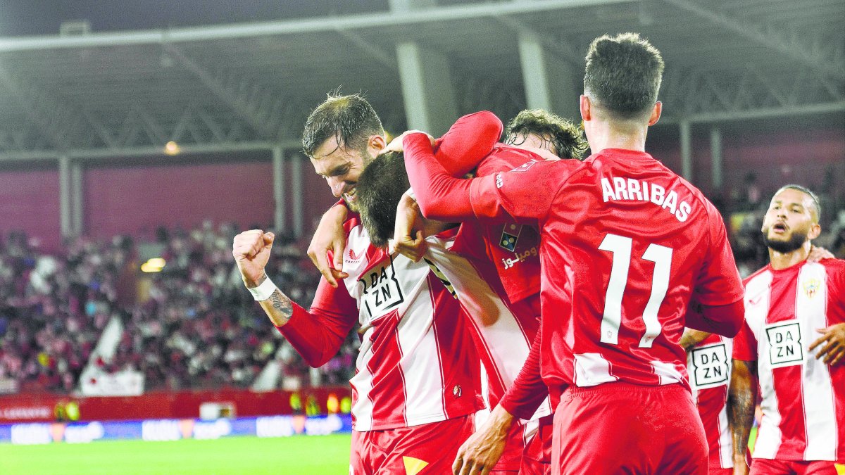 Todos juntos para ganar el próximo domingo en el Estadio de los Juegos Mediterráneos al Racing de Santander y dar otro paso en la clasificación de Segunda.