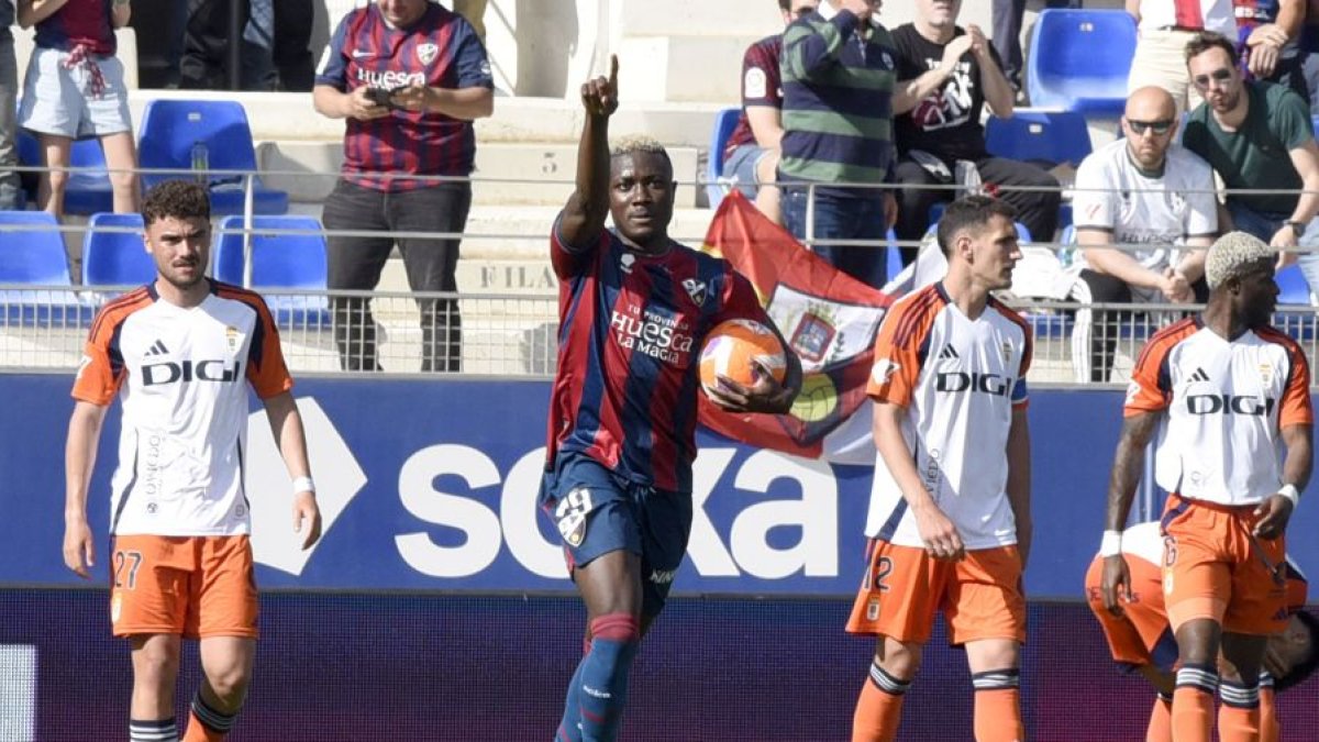 Soko celebrando en El Alcoraz su gol al Real Oviedo. décimo en LaLiga.