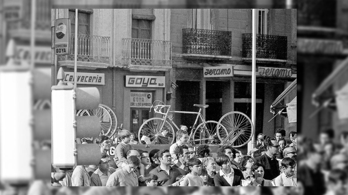 La cervería Goya estaba en la Puerta de Purchena al lado de Jeramo, la tienda de Molina Hermanos.