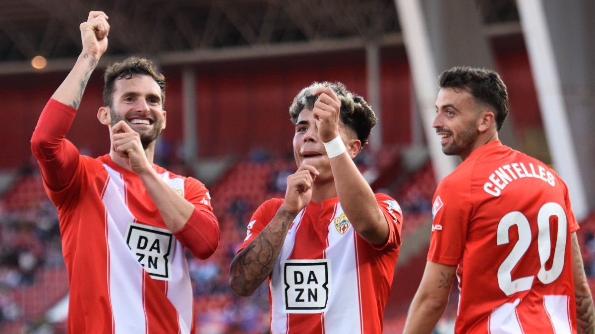 El Almería quiere amarrar la sexta posición y tiene por delante a Racing de Santander, Mirandés y CD Tenerife.