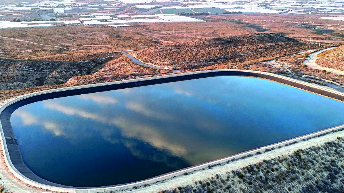 Balsa de riego en el Campo de Níjar.
