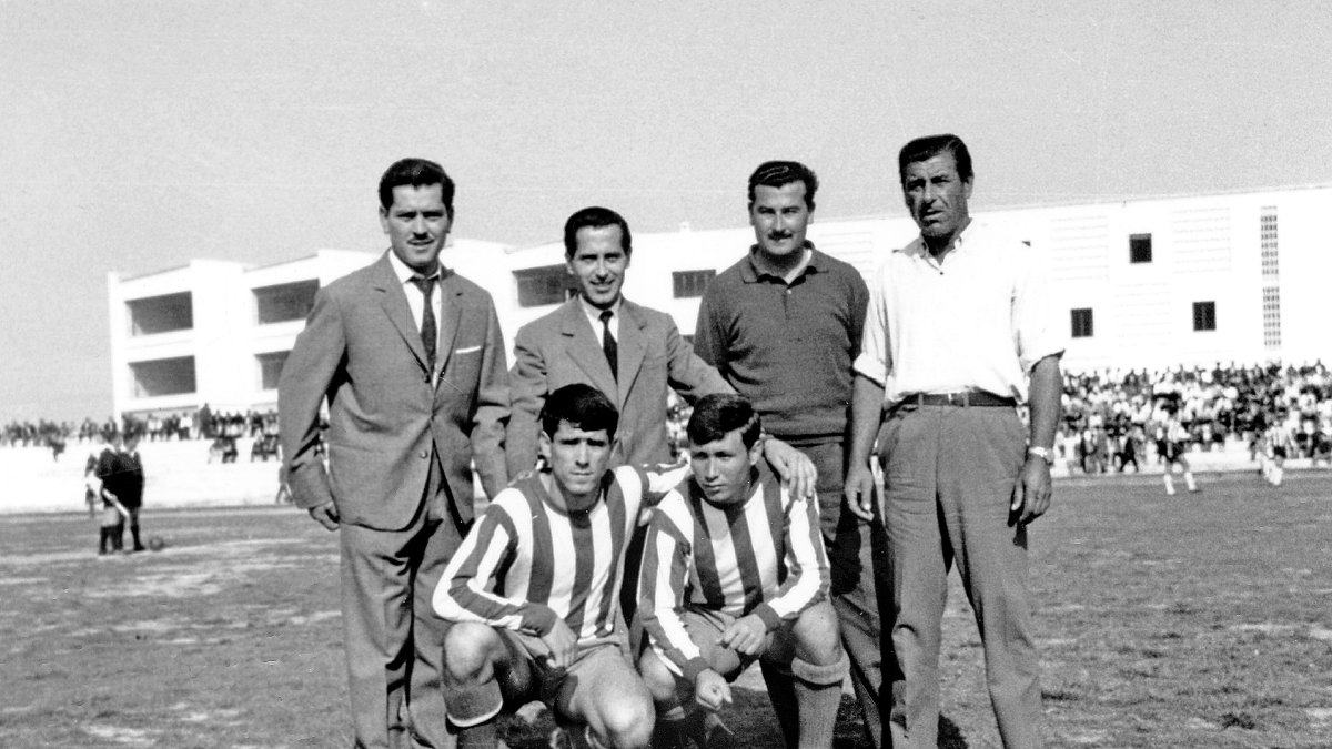 Uno de los últimos partidos que se disputaron en el estadio de la Falange con hierba