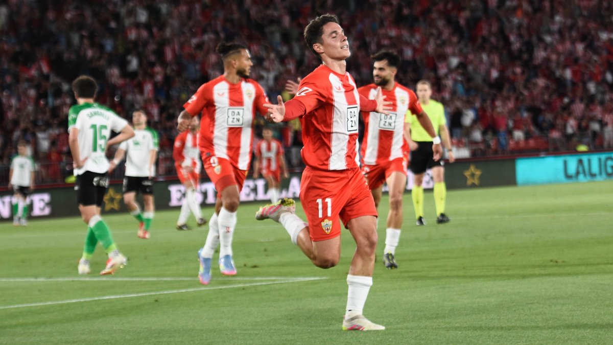 Sergio Arribas fue uno de los grandes de la noche y no solo por su gol en la primera mitad al Racing.
