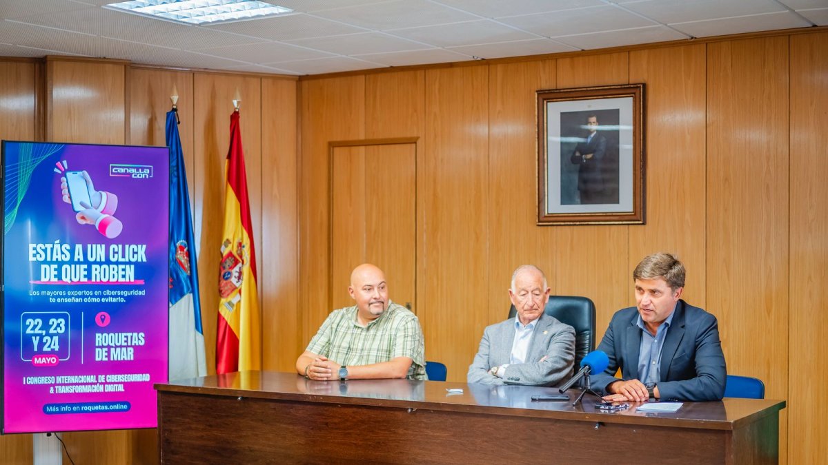 La presentación del congreso en el Salón de Plenos de Roquetas de Mar.