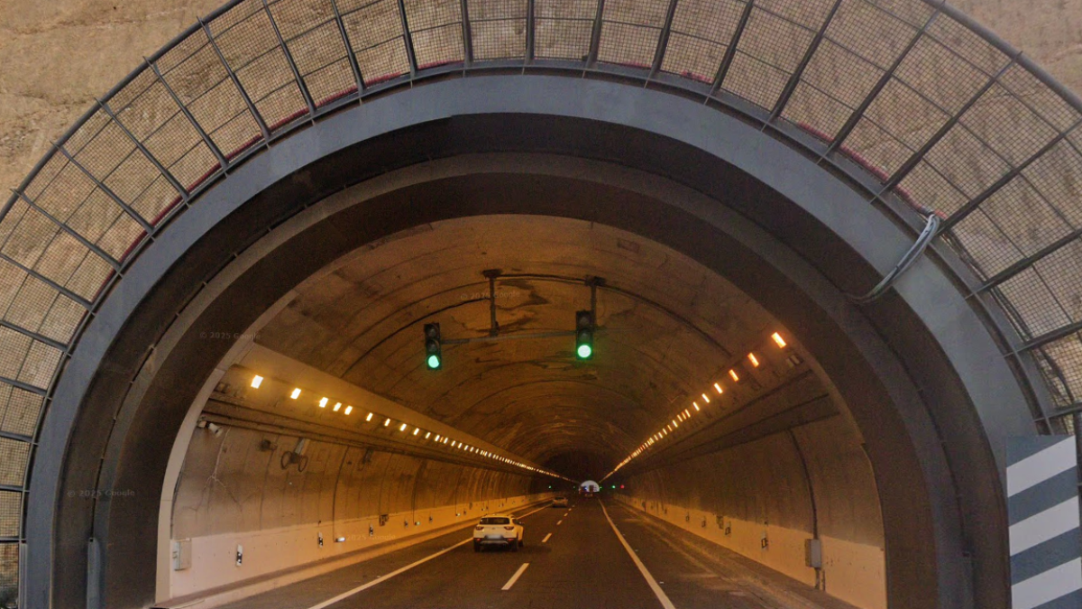 Uno de los túneles de la A-7 existentes entre Roquetas de Mar y Almería capital.