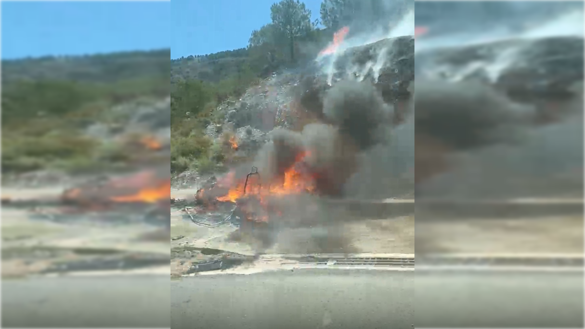 Arde un vehículo en la carretera de Berja a Dalías