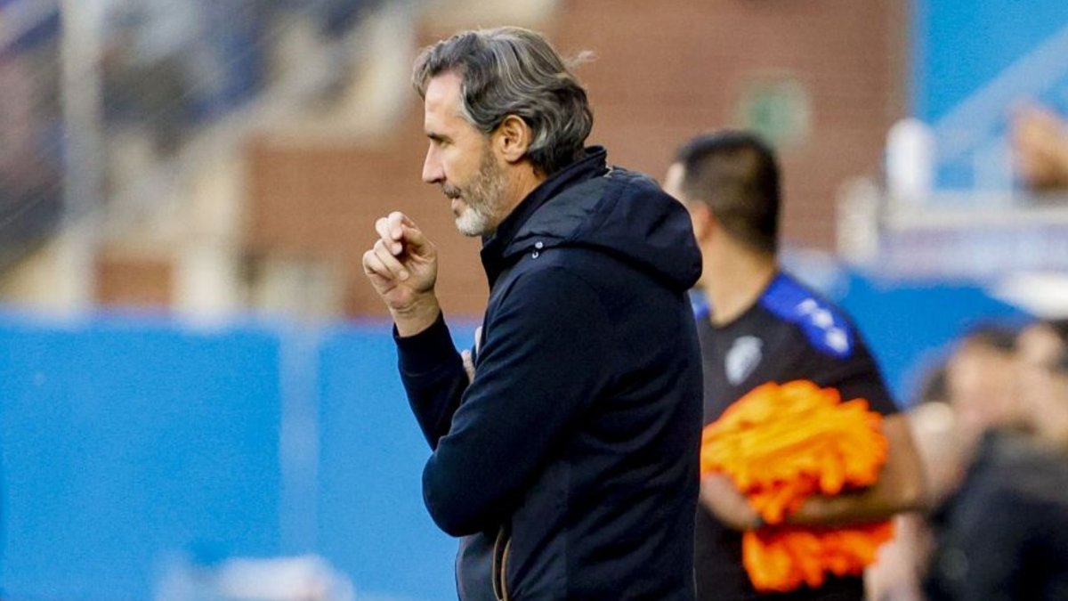 Vicente Moreno empieza a recibir llamadas de su representante.