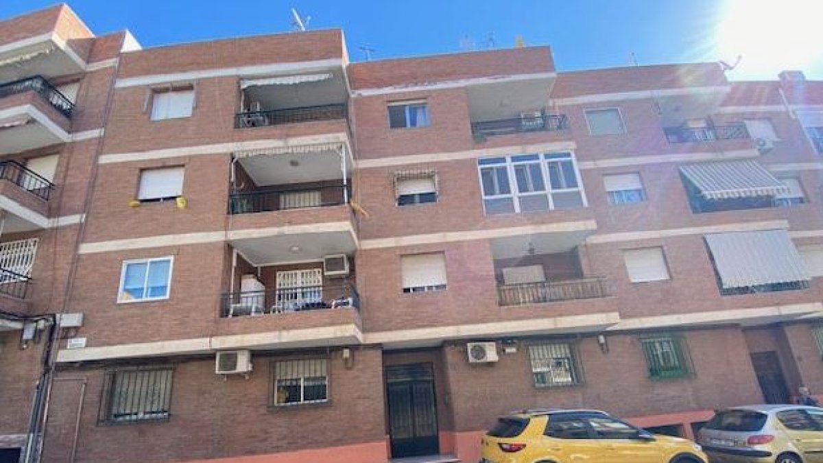 Vivienda en la calle Genoveses que se vende por 46.700 euros.