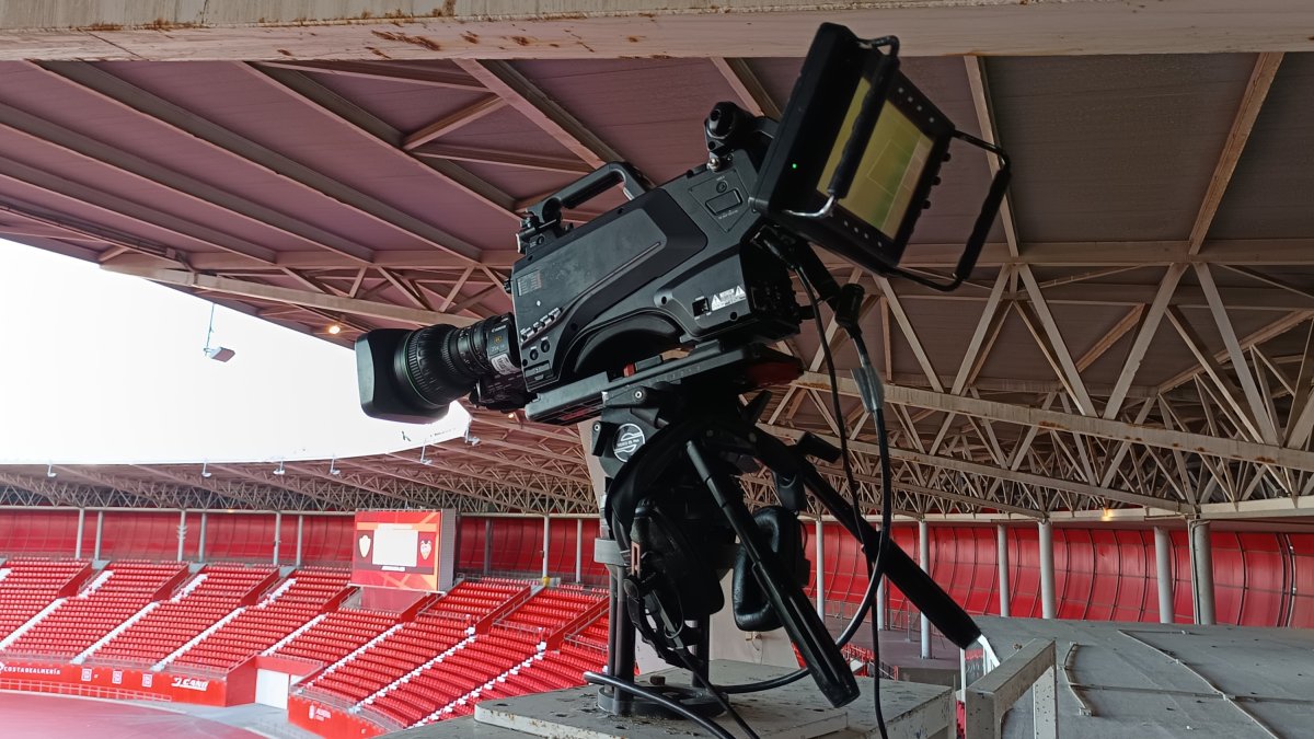 El Mediterráneo espera con expectación la última jornada de Liga para que el Almería amarre el Play Off de ascenso.