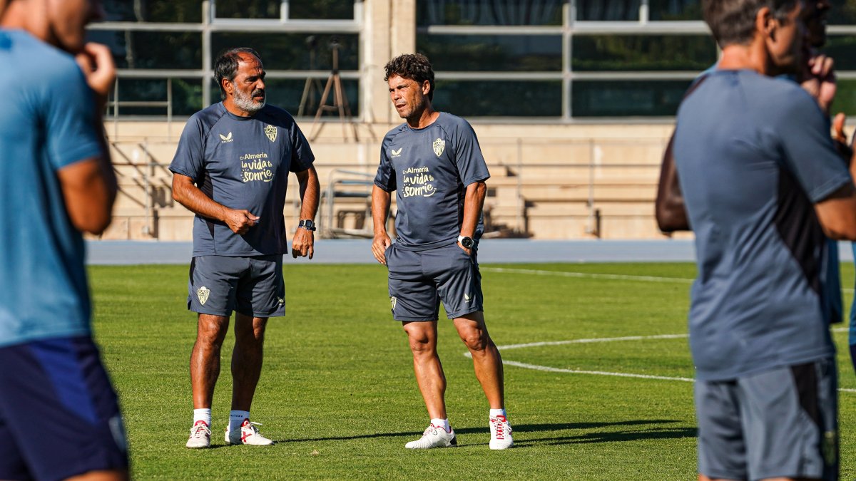 Rubi con su segundo en el campo Anexo.