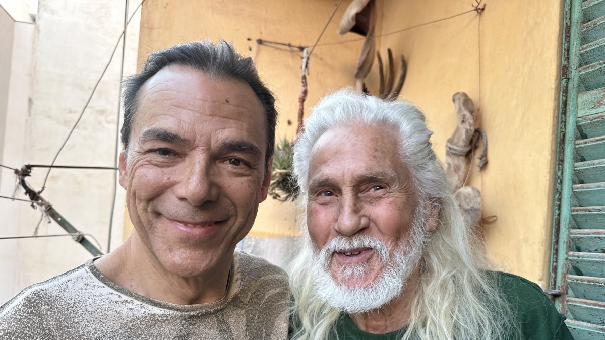 El filósofo autodidacta Pepe Ibarra junto a Antonio Hermosa.