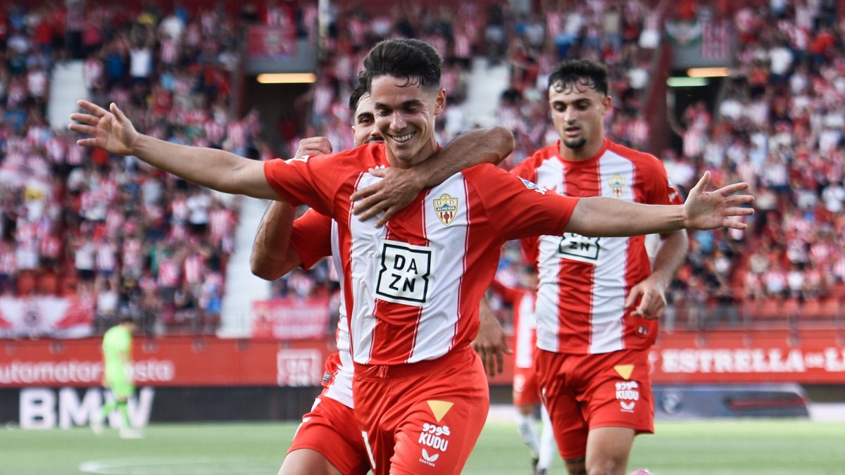 Sergio Arribas fue de lo más destacado en el Almería más allá del gol y entra con fuerza en el Play Off de ascenso.