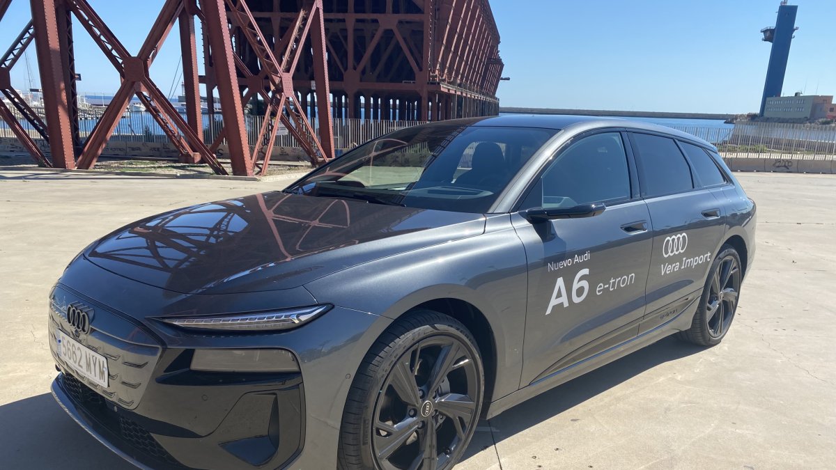 El nuevo A6 e-tron junto a la ballena del pequeño Gabriel