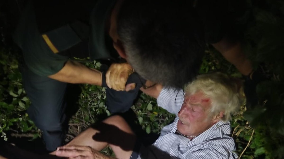 Imagen del rescate difundida por la Guardia Civil.
