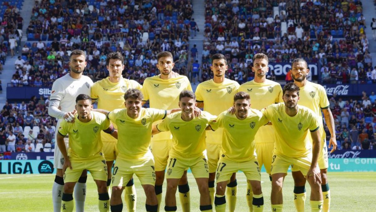 El estreno de la camiseta amarilla en Valencia acabó en paliza (4-2) ante el Levante.