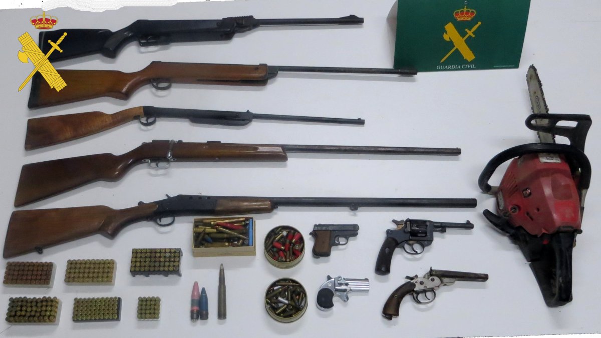 Armas y munición.