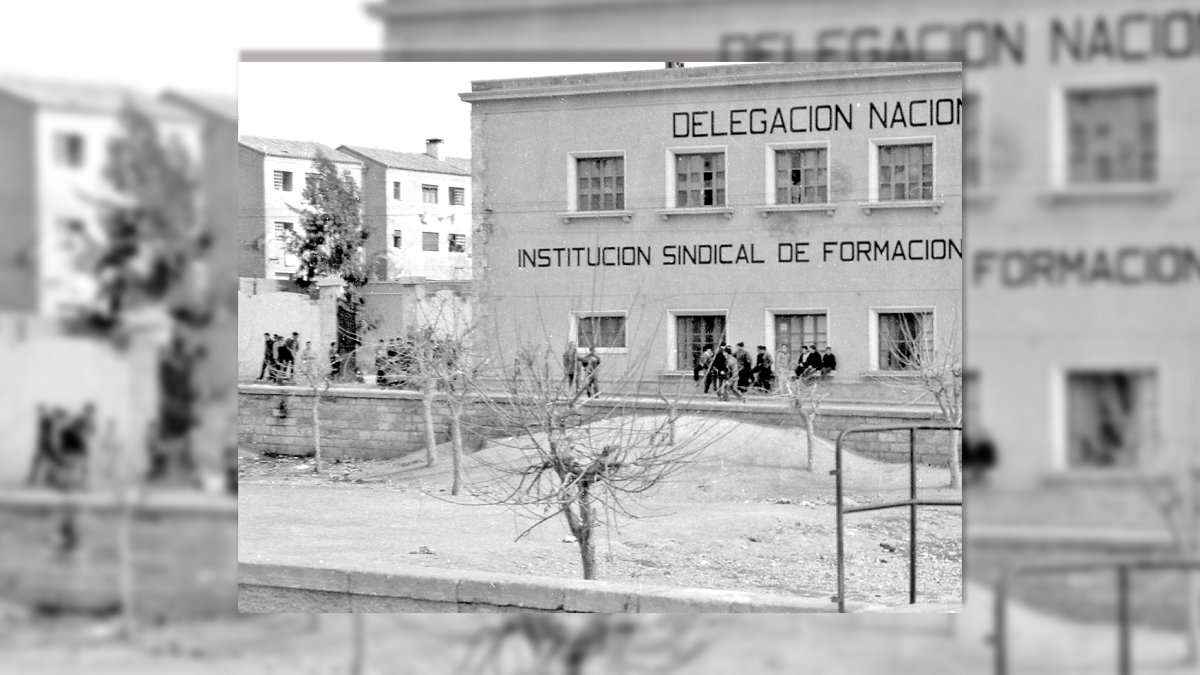 Las ventanas de la Escuela de Formación eran un lugar de reunión de los alumnos en los ratos libres.