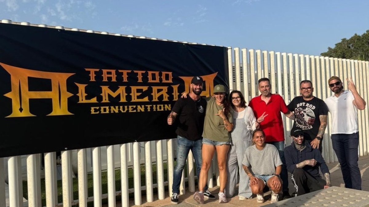 Dedicación, pasión y arte: el equipo de la convención, creando una experiencia única en Almería.