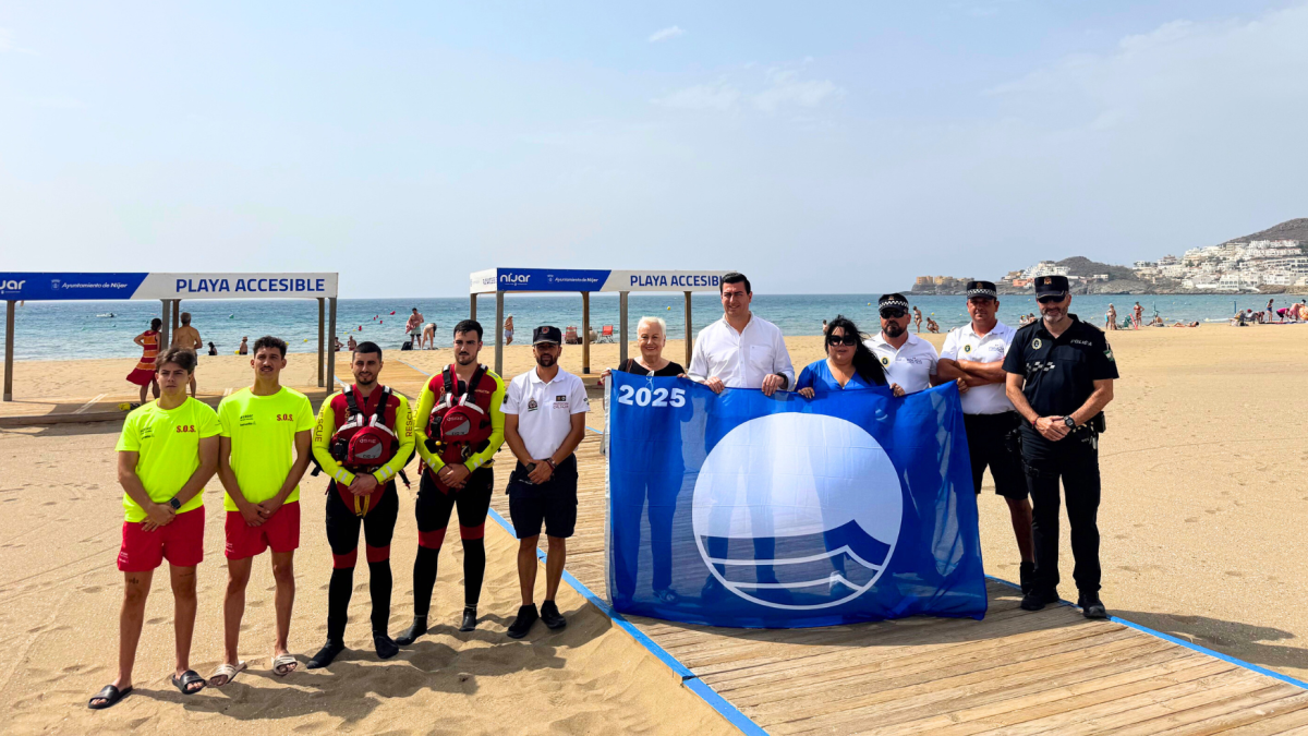 Acto del izado de bandera en San José.